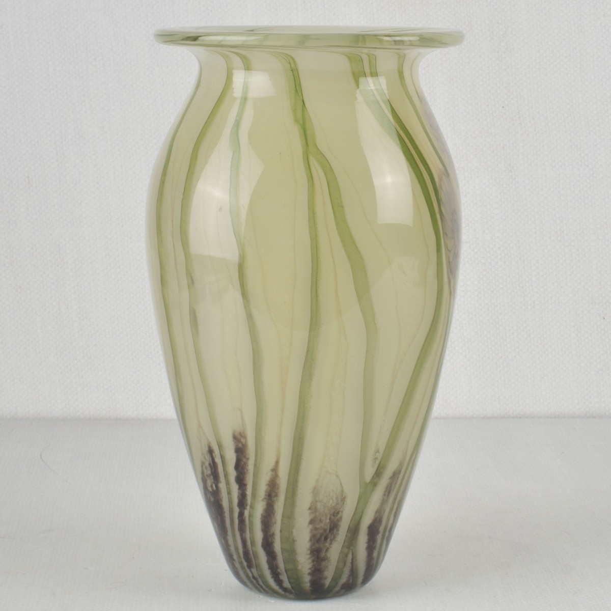 Robert Eickholt Art Glass Vase