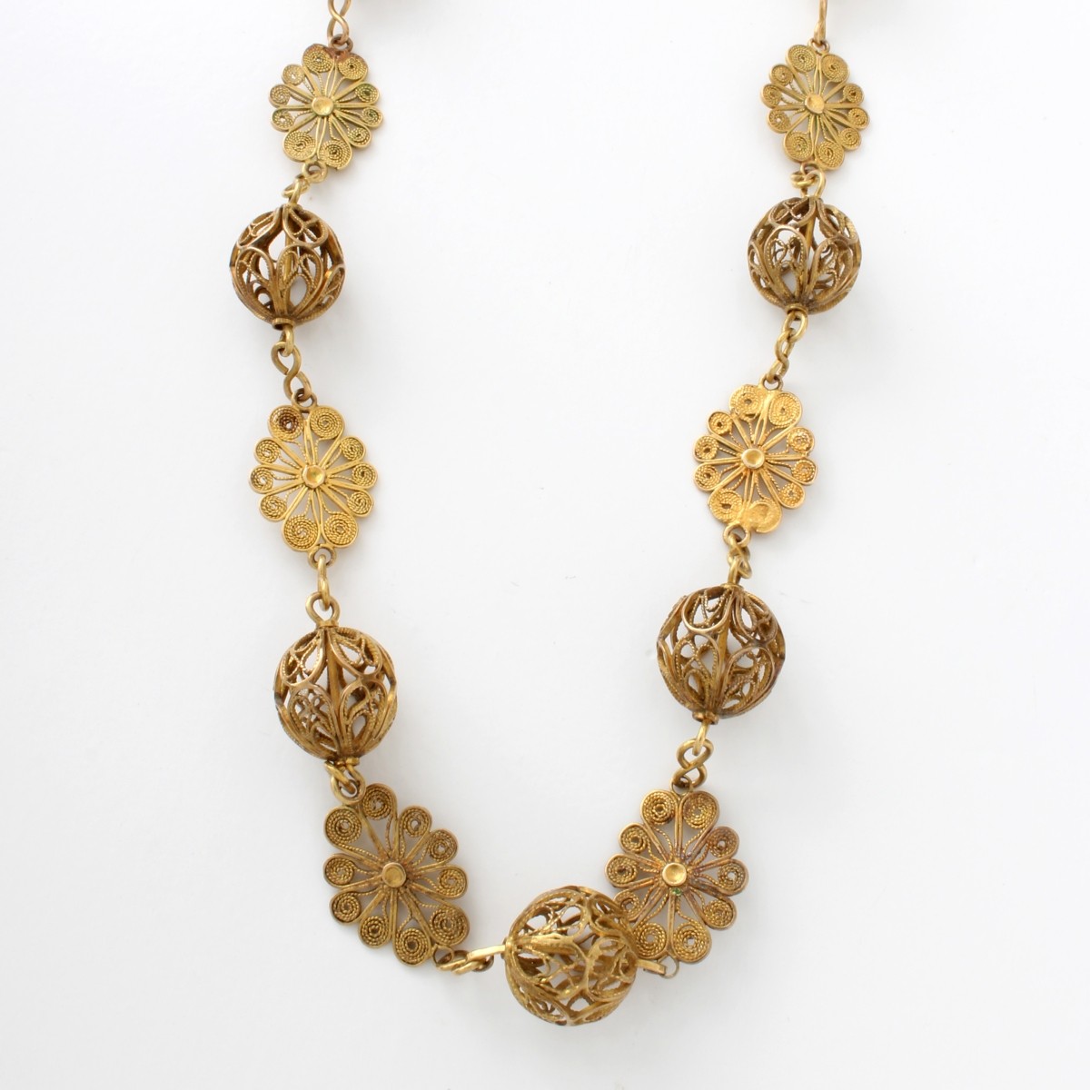 Antique 15-16K Necklace