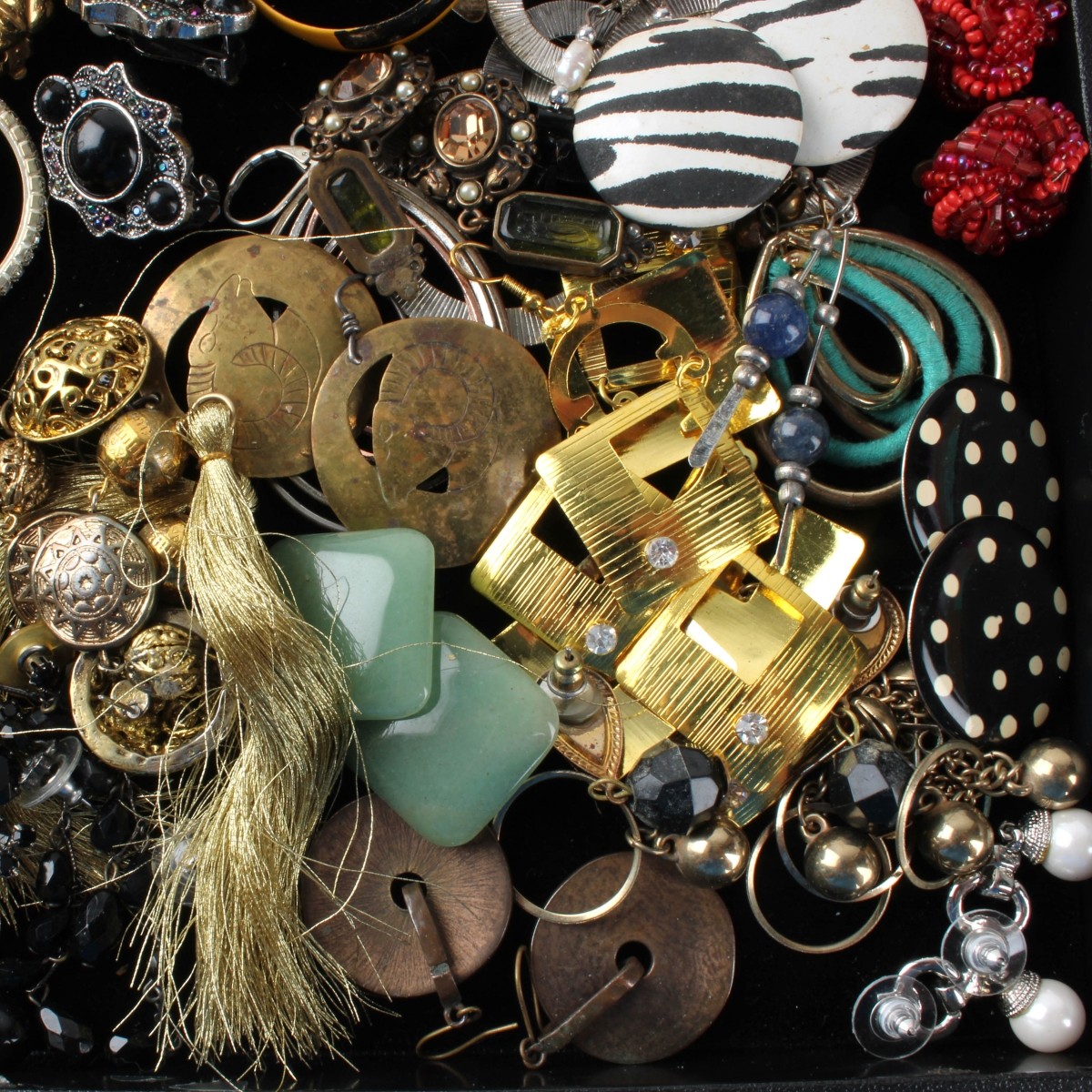 Tray Lot of Fashion Earrings
