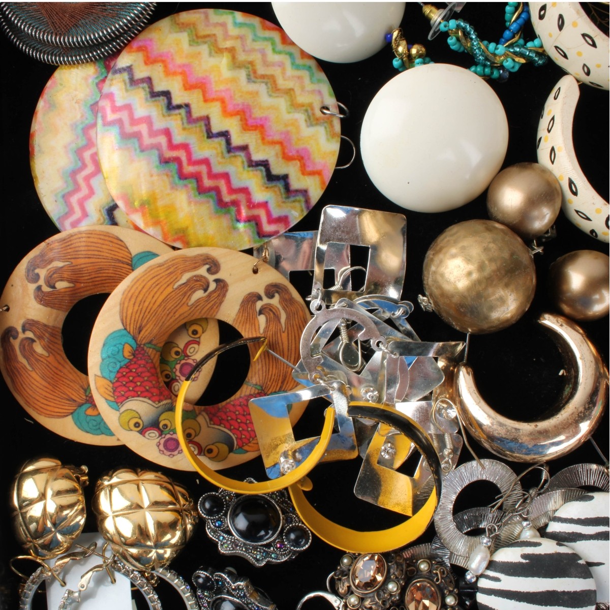 Tray Lot of Fashion Earrings