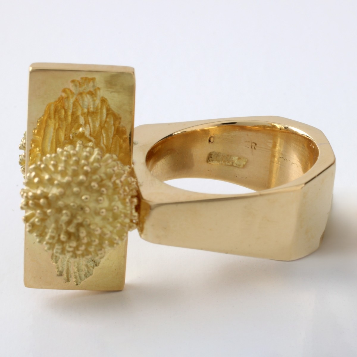 Roger Lucas / Cartier 18K Ring