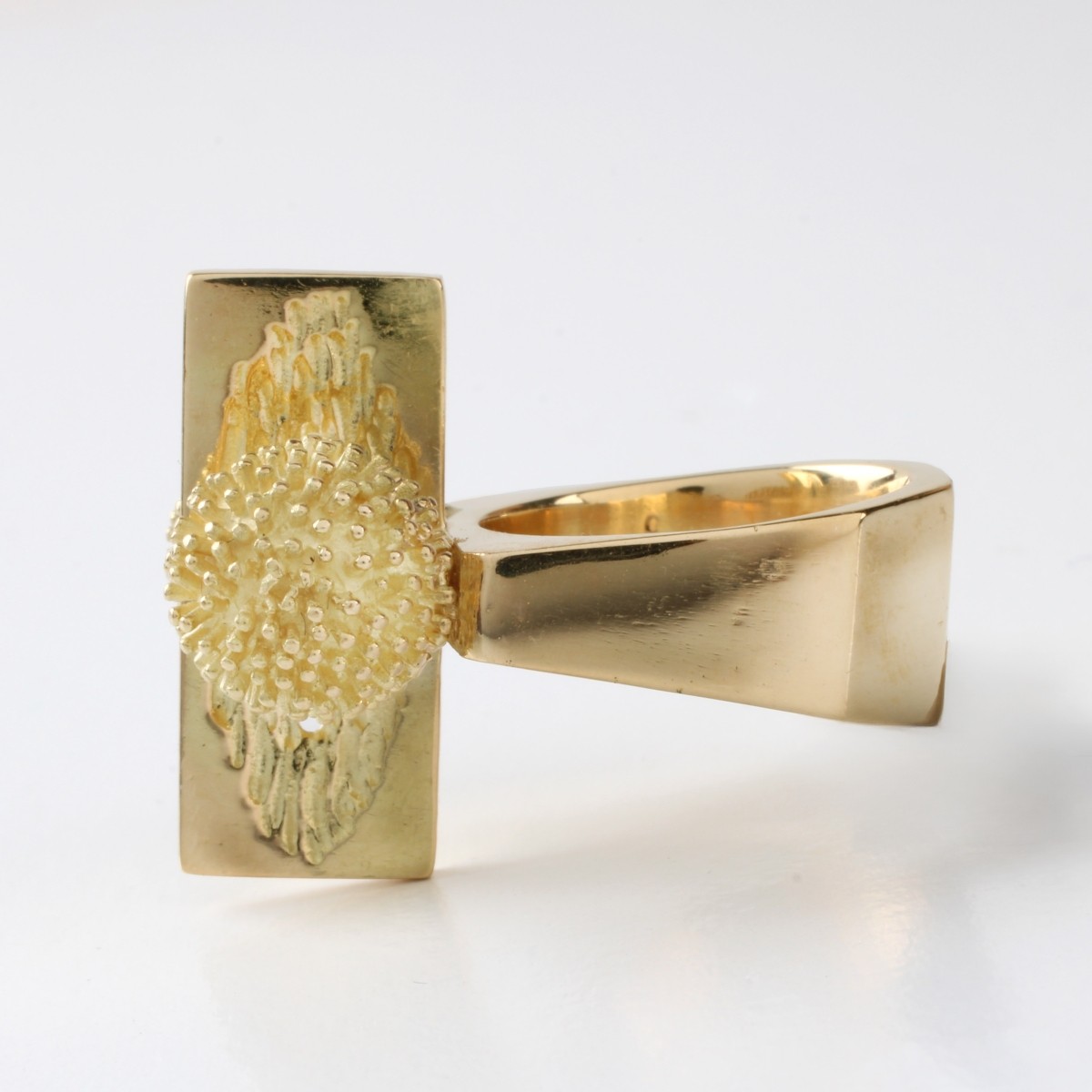 Roger Lucas / Cartier 18K Ring