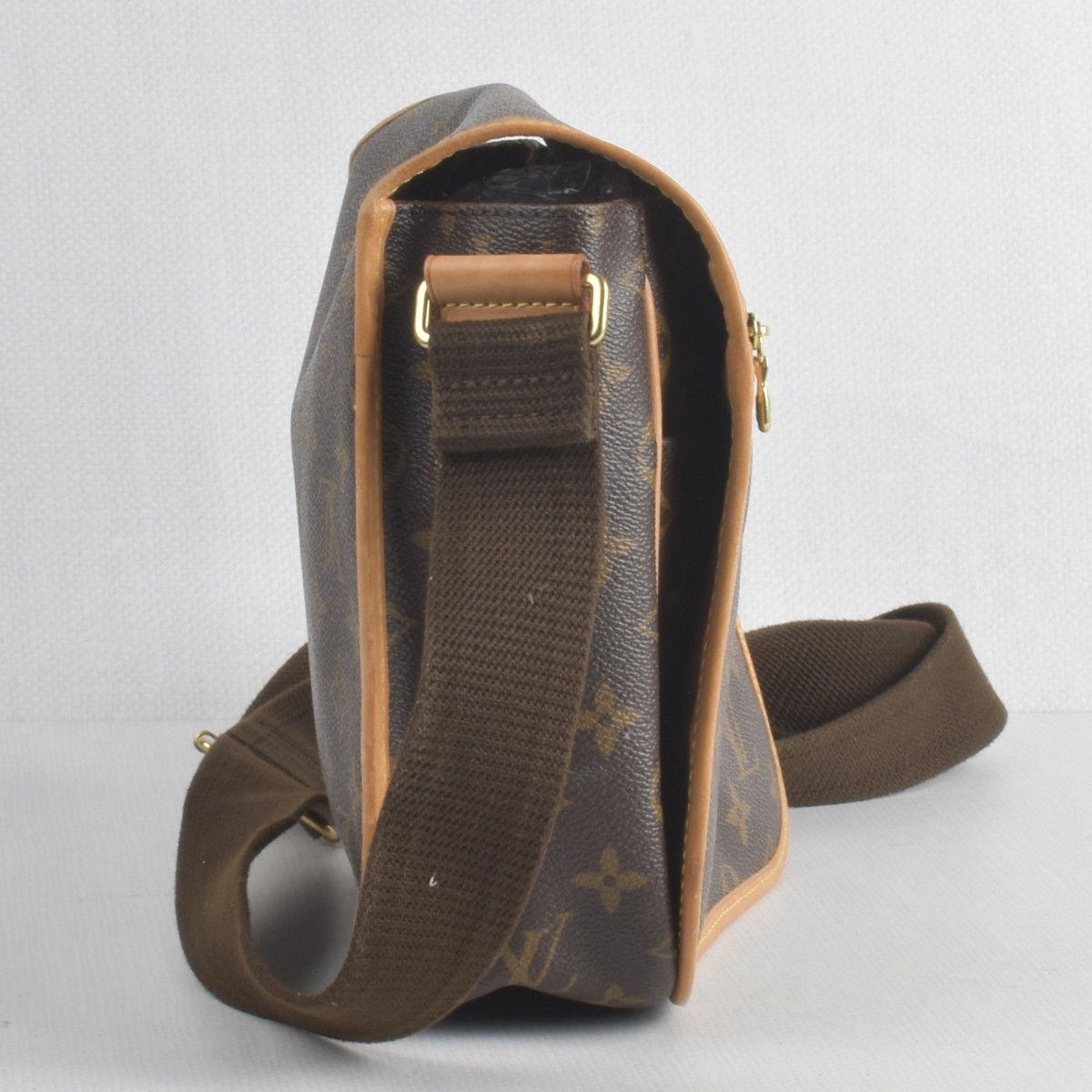 Louis Vuitton Messenger Should Bag