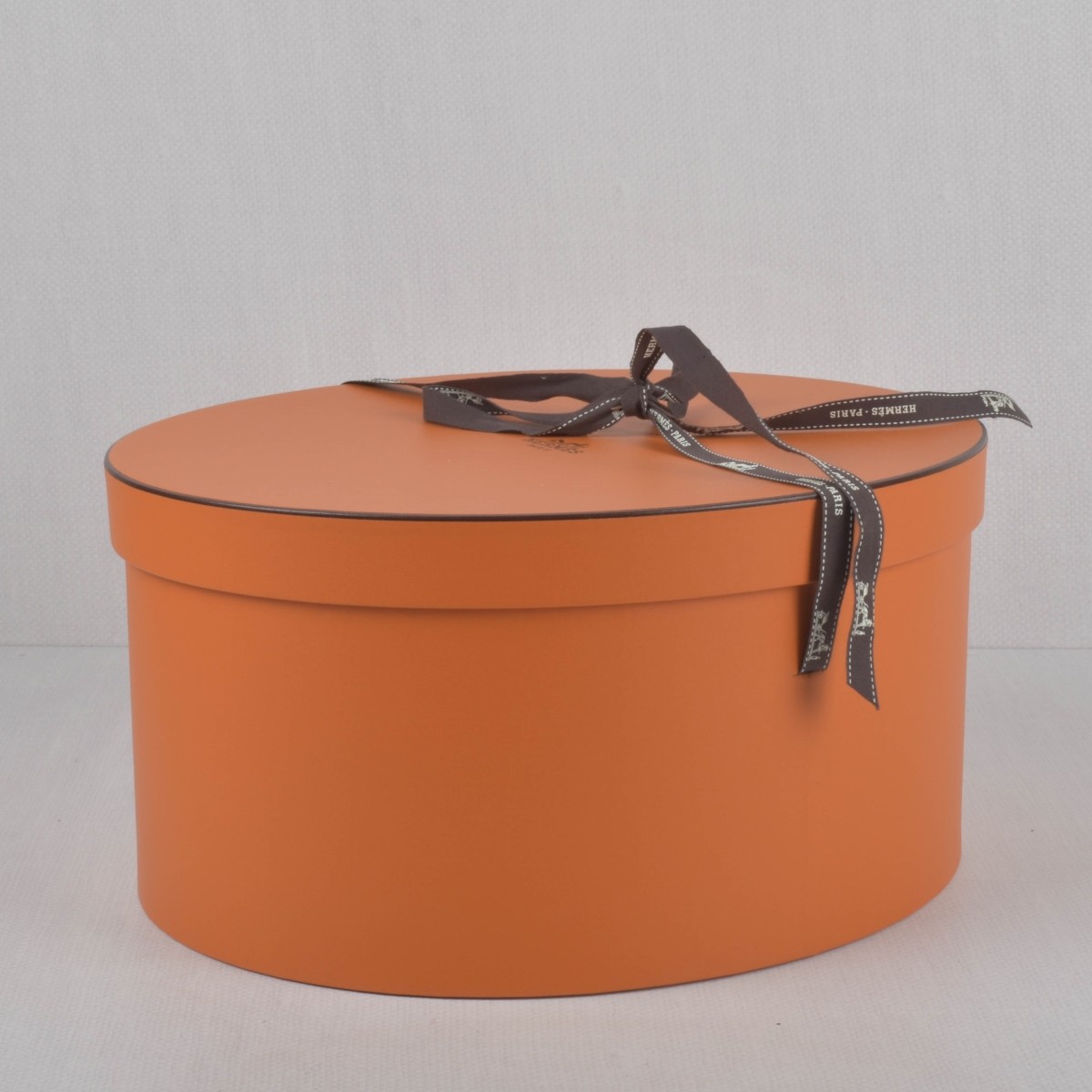 HermËs Paris Oval Hat Box