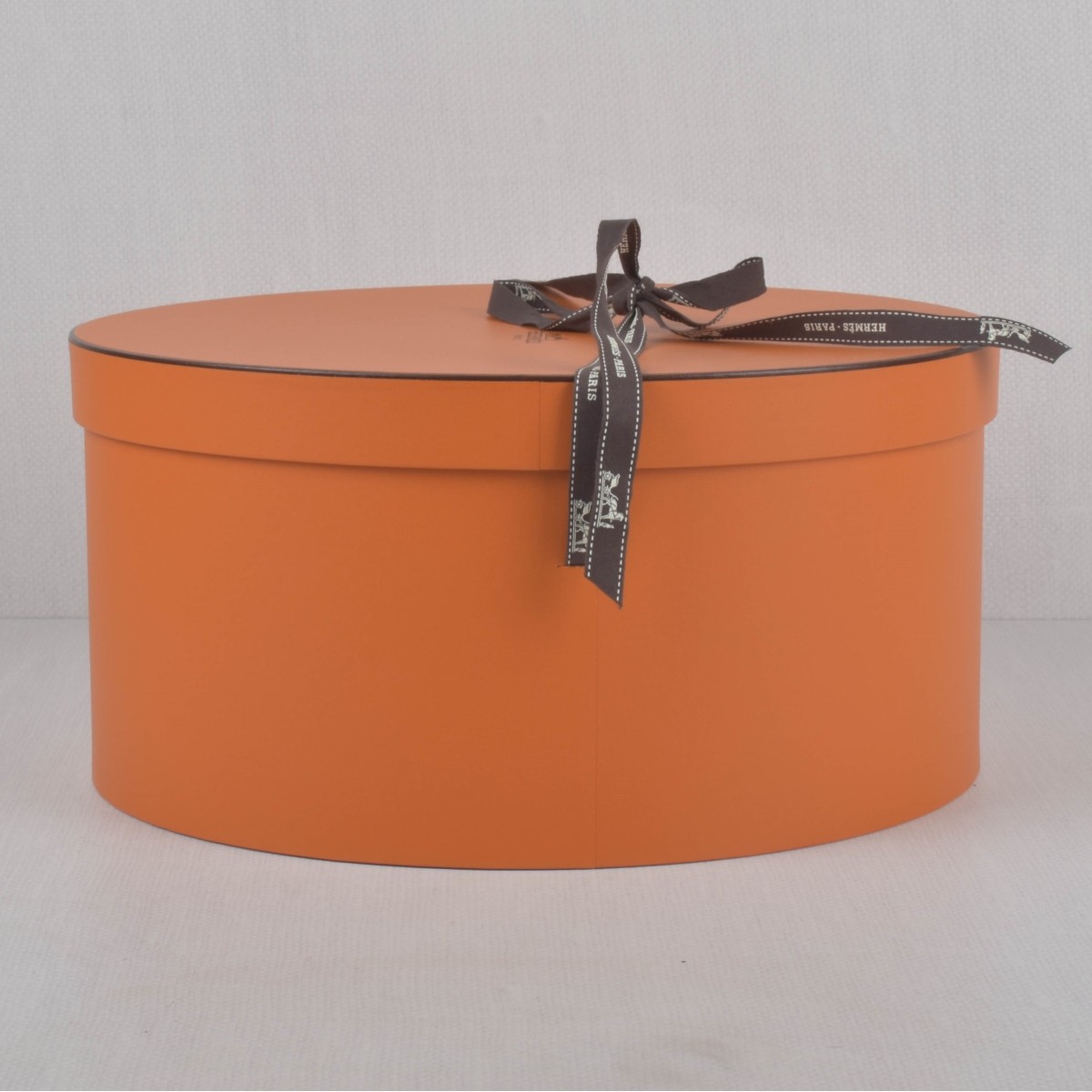 HermËs Paris Oval Hat Box