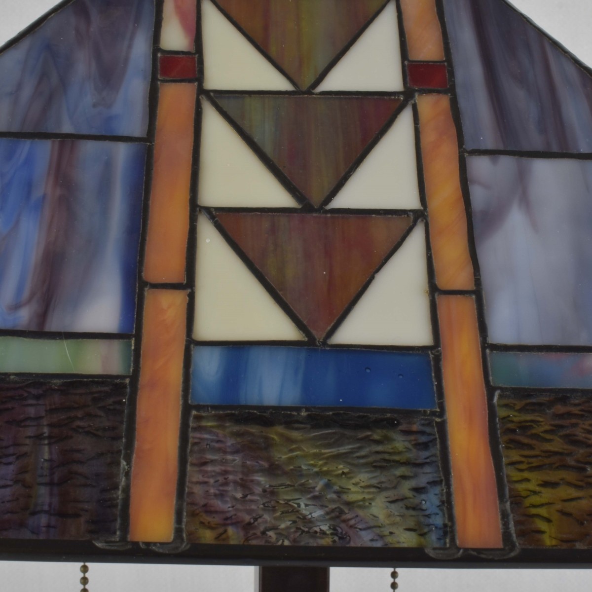 Tiffany-style Stained Glass Lamp
