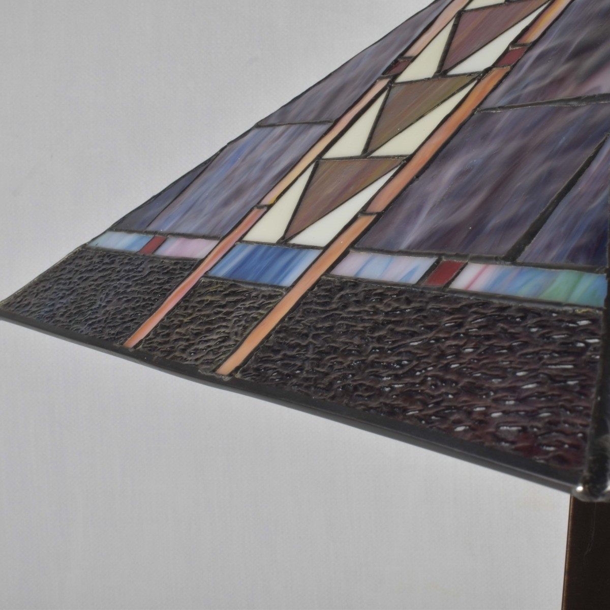 Tiffany-style Stained Glass Lamp
