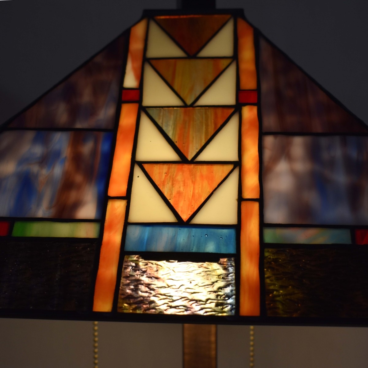 Tiffany-style Stained Glass Lamp