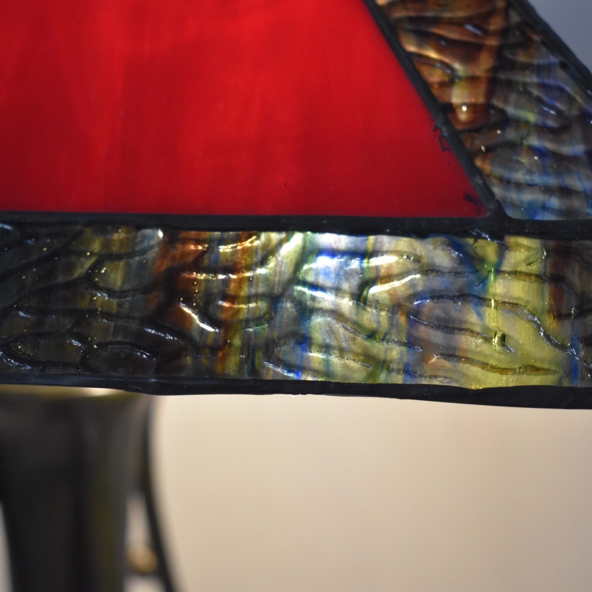 Tiffany-style Stained Glass Lamp