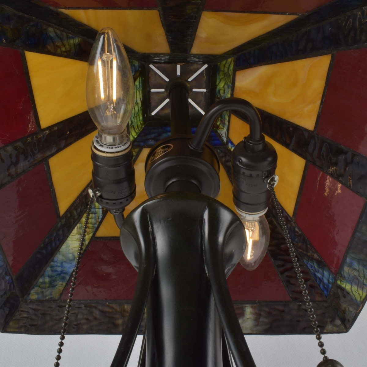Tiffany-style Stained Glass Lamp
