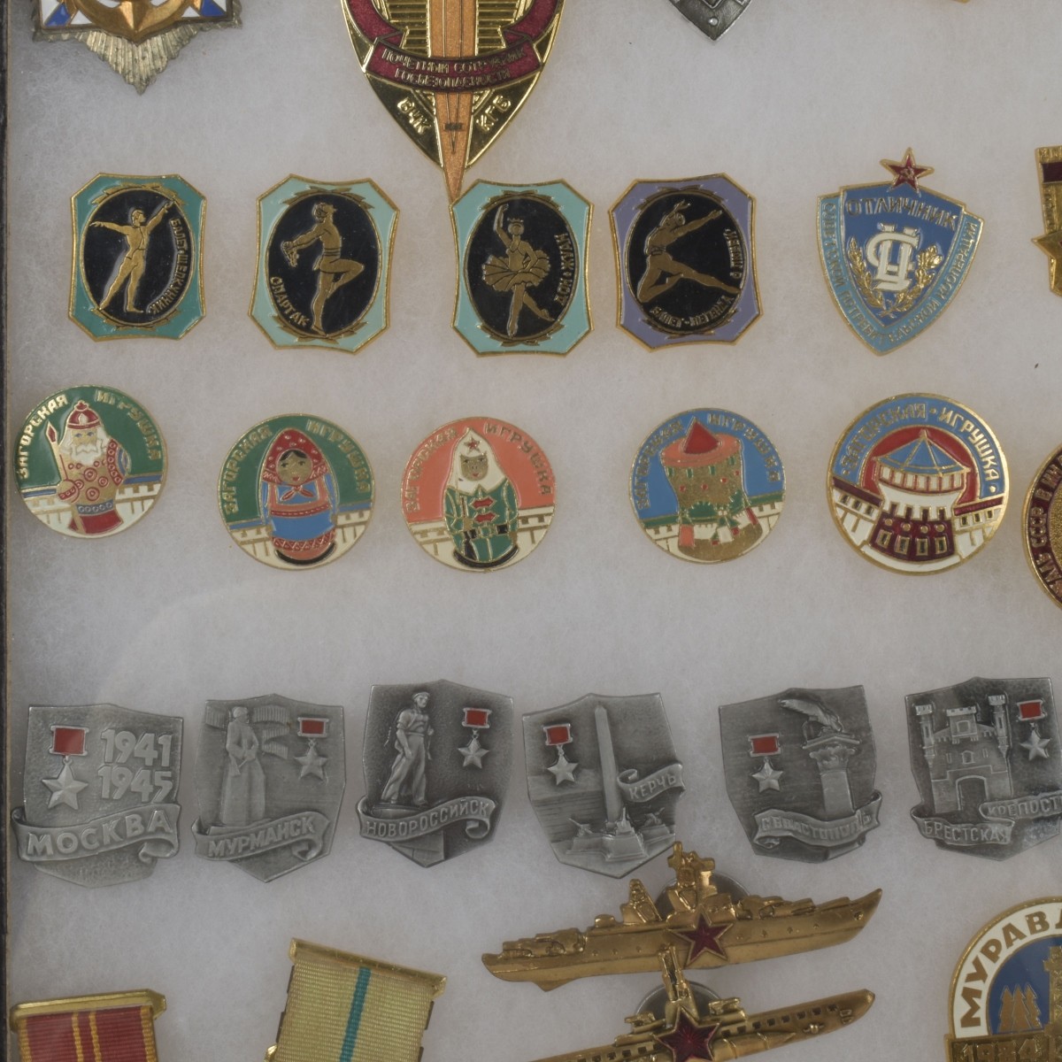 Russian and Bulgaria Commentative Pins