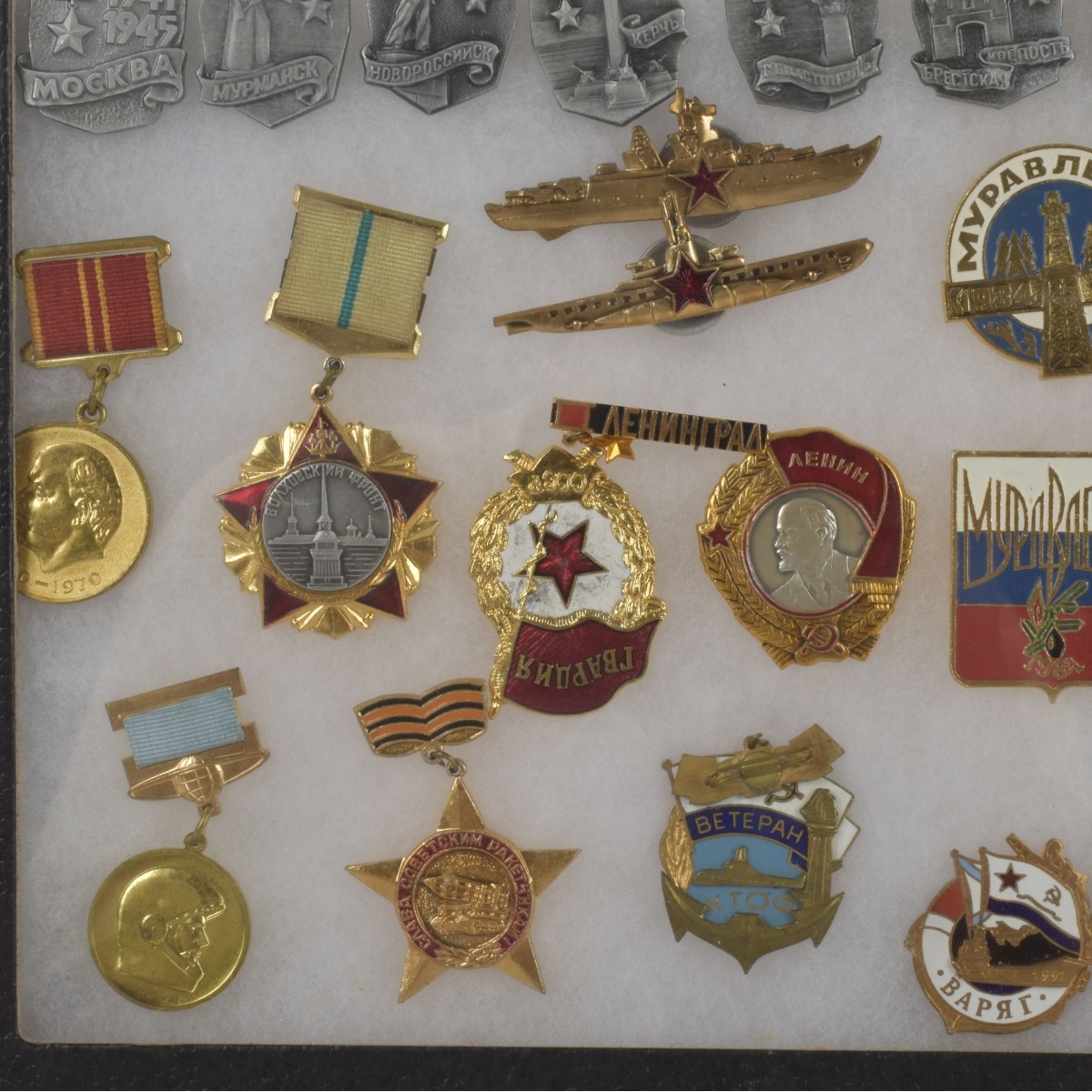 Russian and Bulgaria Commentative Pins