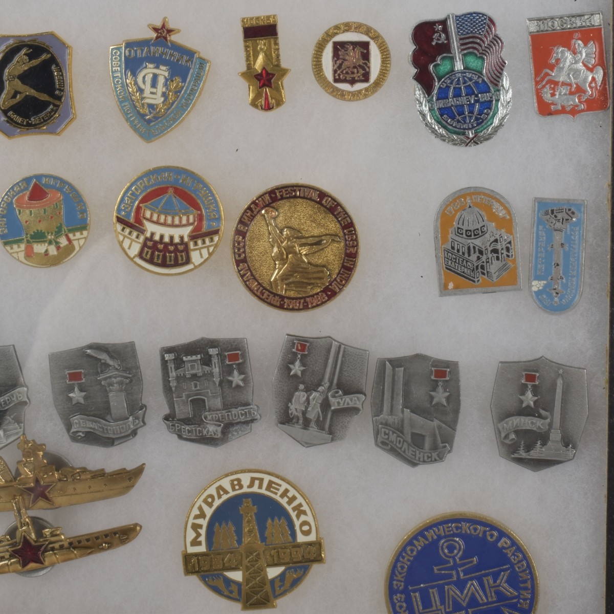 Russian and Bulgaria Commentative Pins