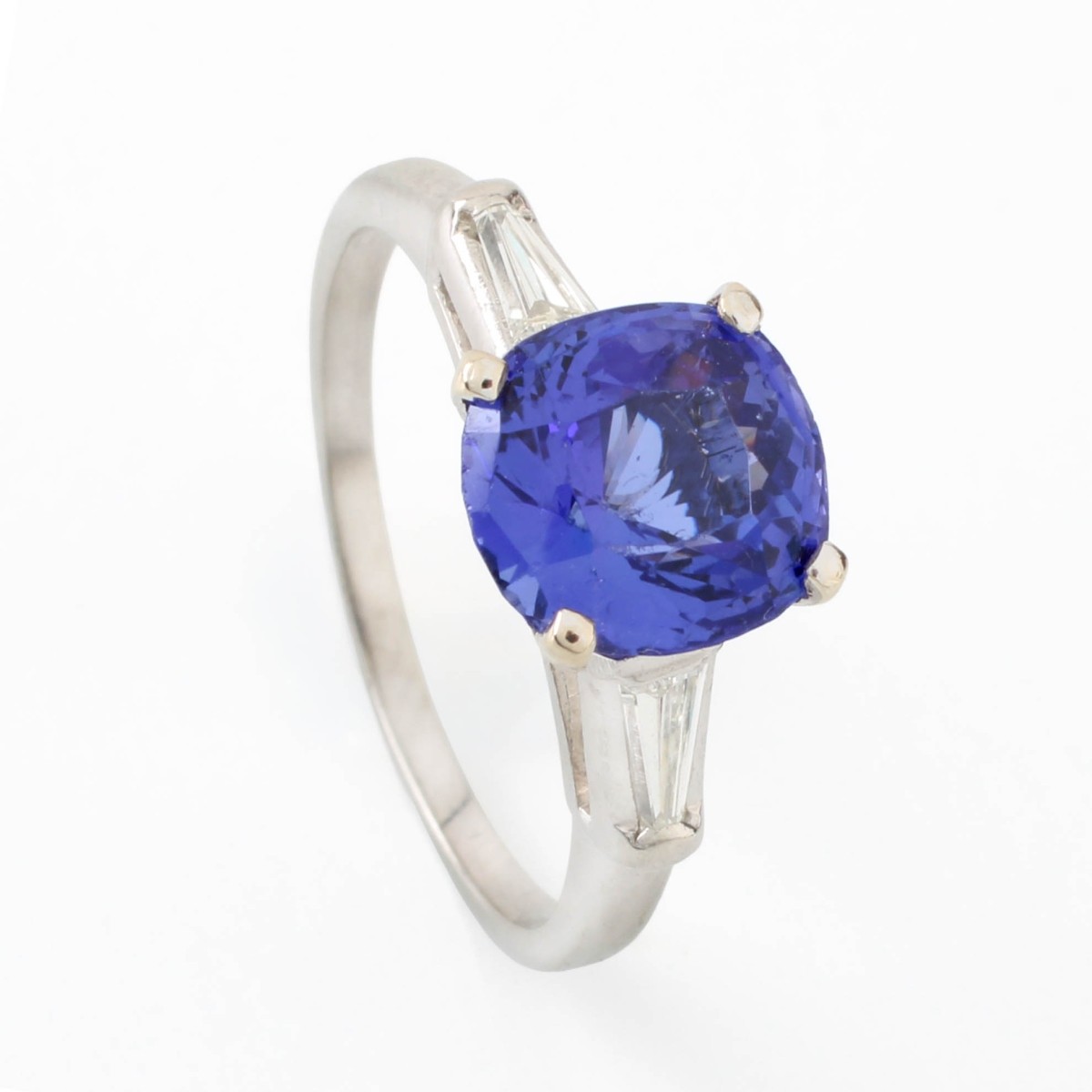 Tanzanite, Diamond and Plat Ring