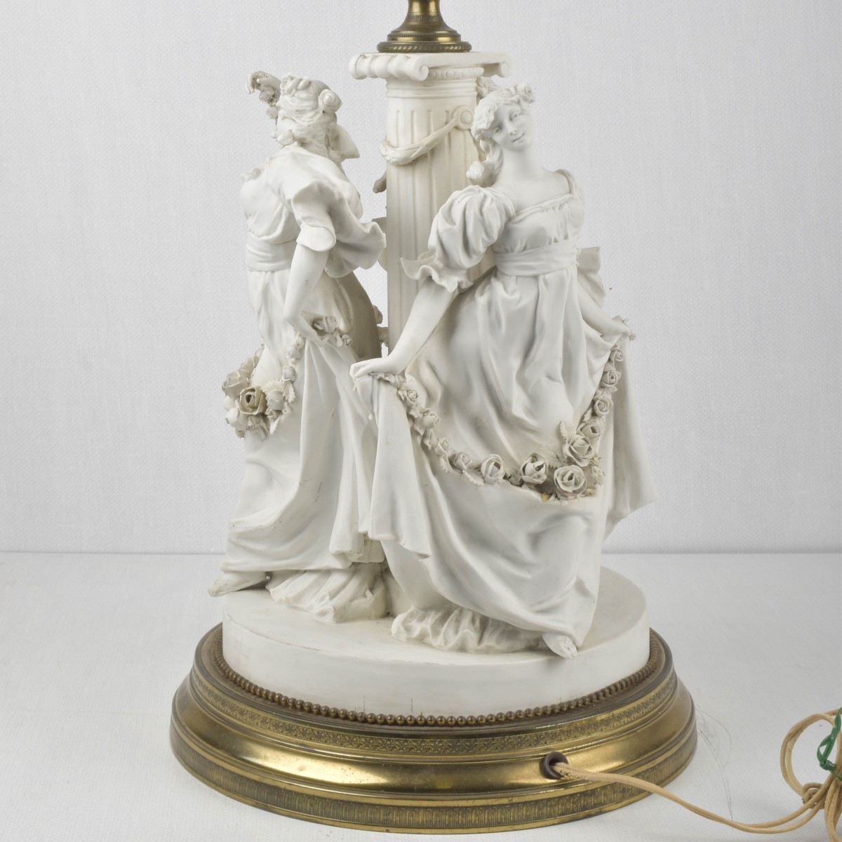 Biscuit Three Graces Lamp