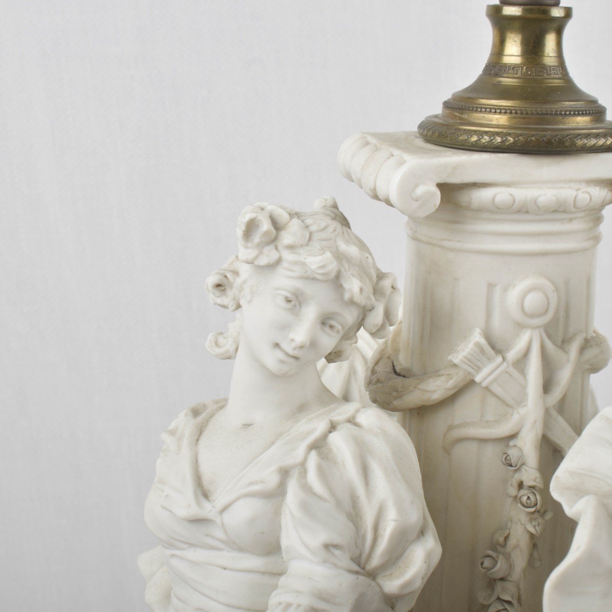 Biscuit Three Graces Lamp