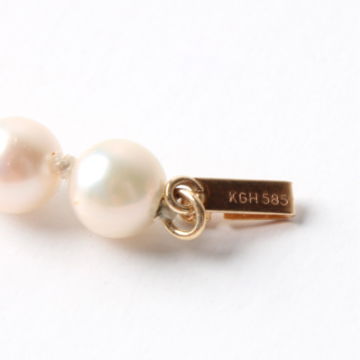 Fine Vintage Single Strand 6.4-6.5mm Pearl and 14