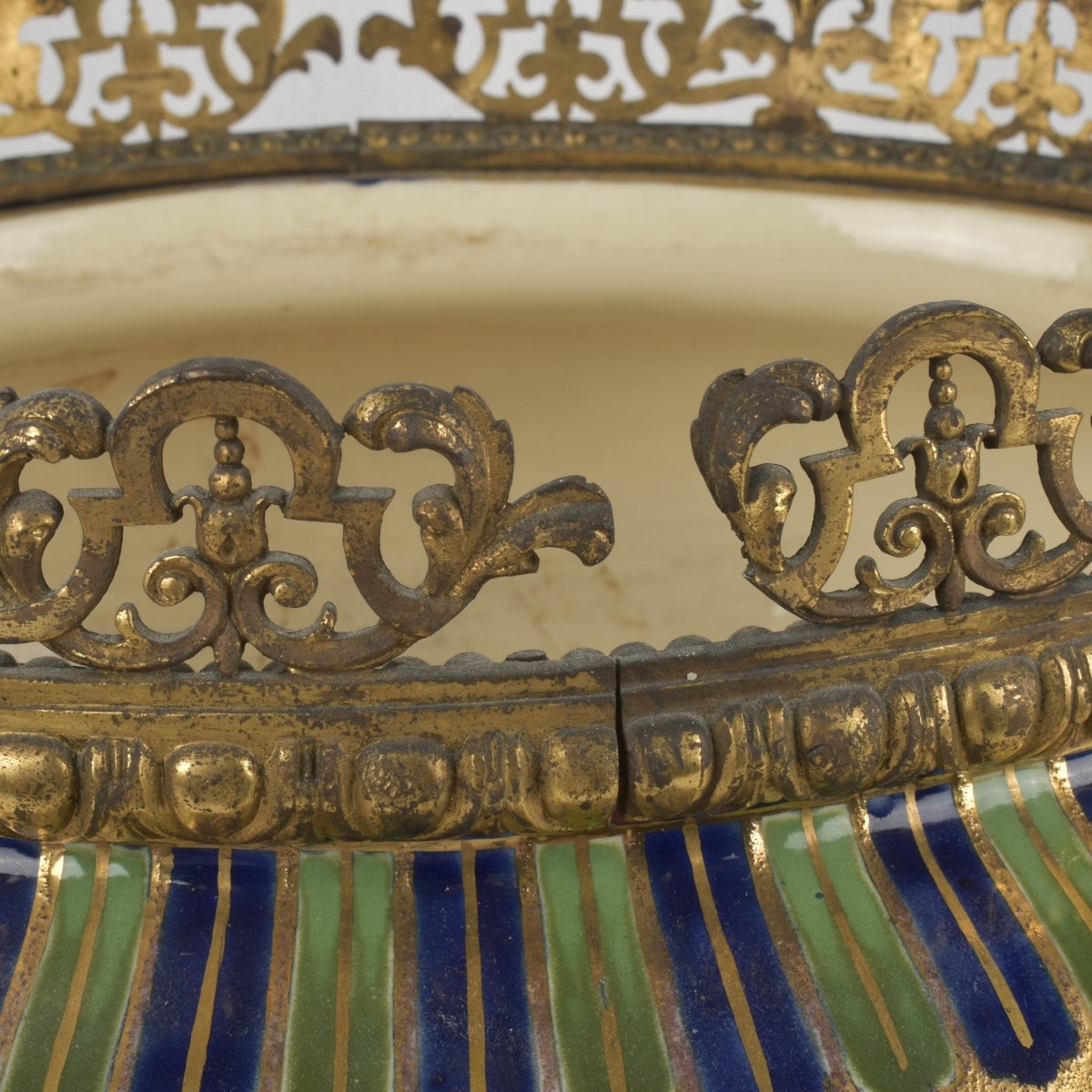 Chinoiserie-style Porcelain Jardiniere